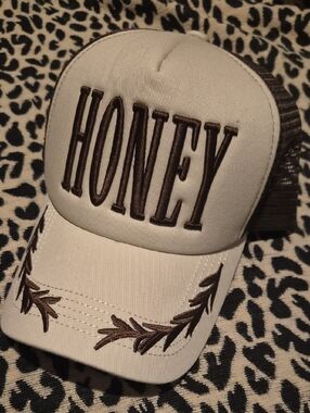 Buckle Cream and Brown "HONEY" Trucker Hat